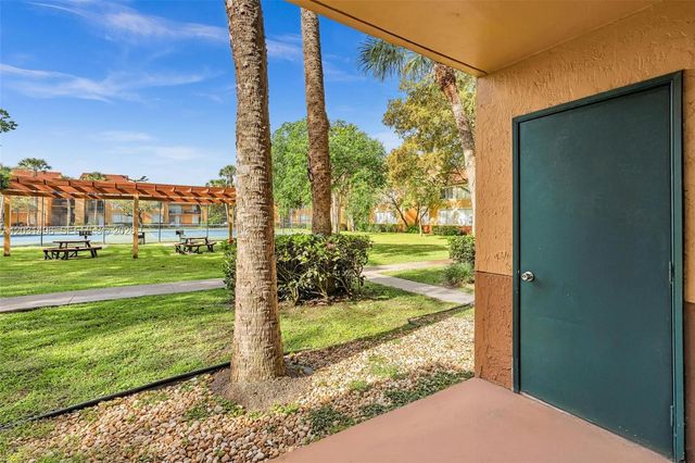 10765 Cleary Boulevard 104, Plantation, FL 33324