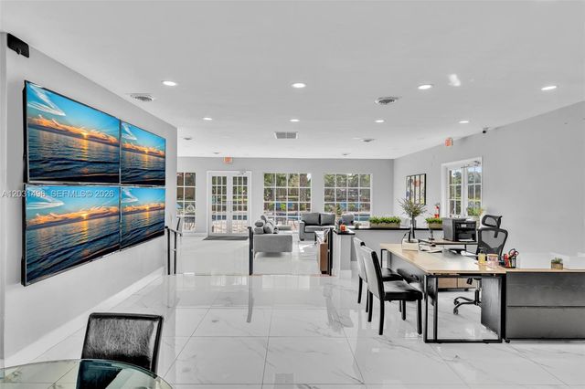 10765 Cleary Boulevard 104, Plantation, FL 33324