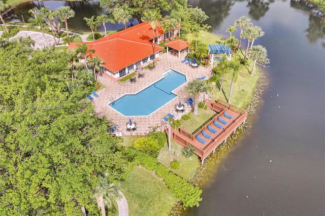 10765 Cleary Boulevard 104, Plantation, FL 33324