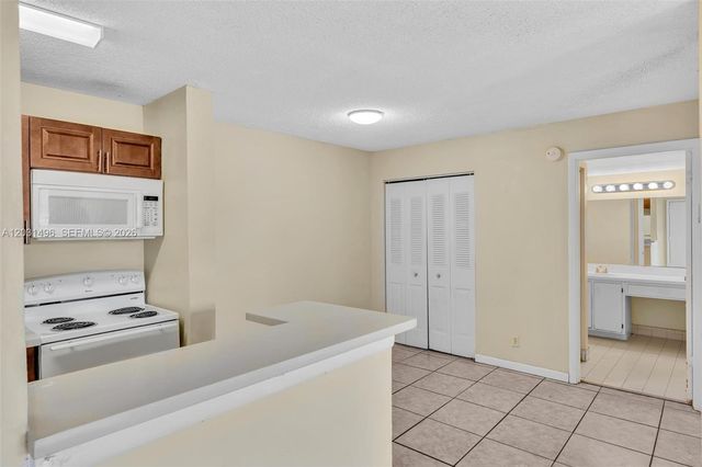 10765 Cleary Boulevard 104, Plantation, FL 33324
