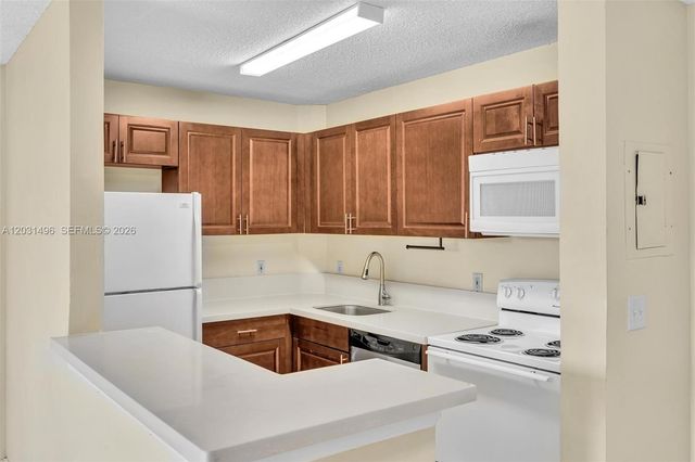 10765 Cleary Boulevard 104, Plantation, FL 33324