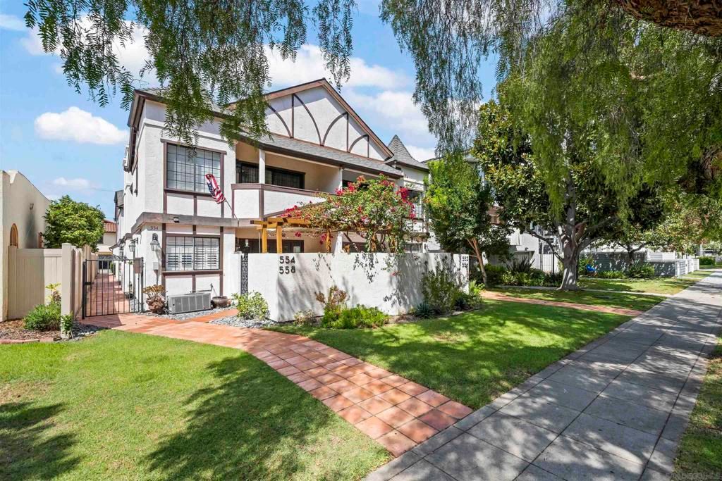 558 E Ave, Coronado, CA 92118 — photo 2