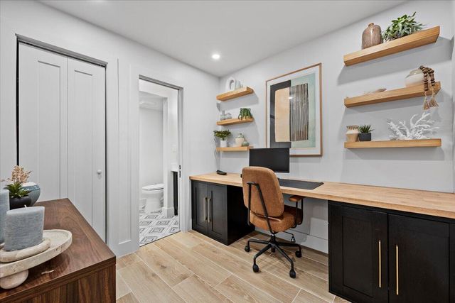 1605 Us-1 1f, Jupiter, FL 33477