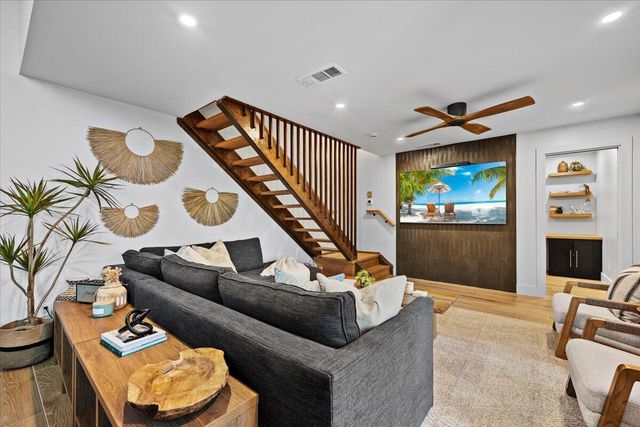 1605 Us-1 1f, Jupiter, FL 33477