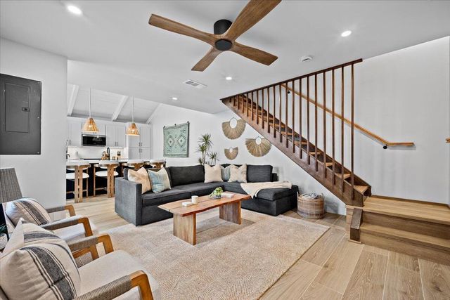 1605 Us-1 1f, Jupiter, FL 33477