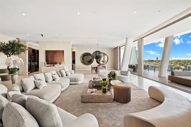 5 Grove Isle Dr PHS01, Coconut Grove, FL 33131