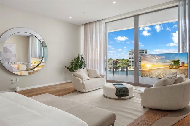 5 Grove Isle Dr PHS01, Coconut Grove, FL 33131