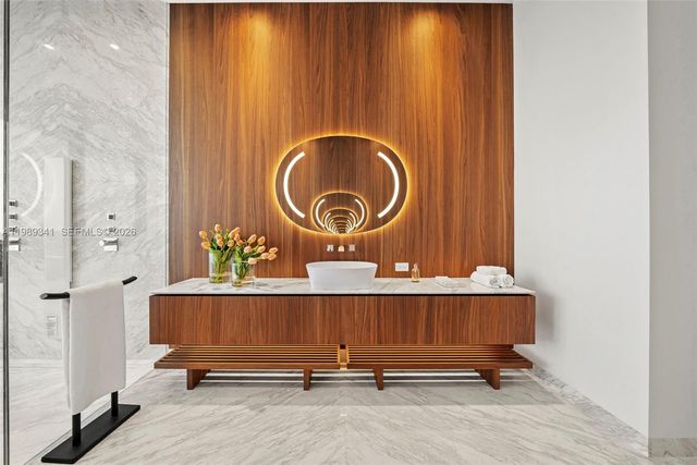 5 Grove Isle Dr PHS01, Coconut Grove, FL 33131