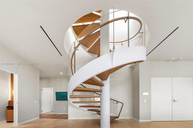 5 Grove Isle Dr PHS01, Coconut Grove, FL 33131