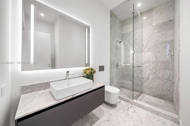 5 Grove Isle Dr PHS01, Coconut Grove, FL 33131