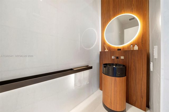 5 Grove Isle Dr PHS01, Coconut Grove, FL 33131