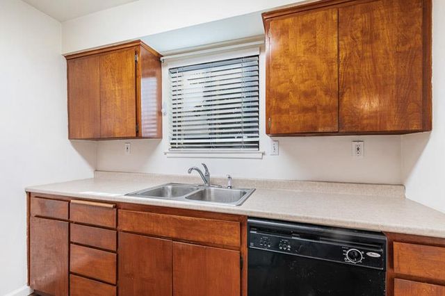 6646 N 3rd Street, Fresno, CA 93710