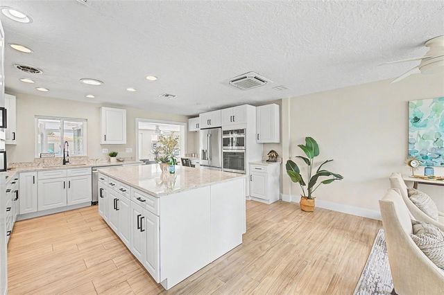 9472 TREASURE LANE NE, St Petersburg, FL 33702