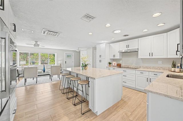 9472 TREASURE LANE NE, St Petersburg, FL 33702