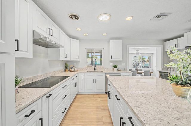 9472 TREASURE LANE NE, St Petersburg, FL 33702
