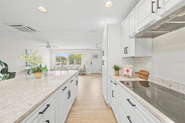 9472 TREASURE LANE NE, St Petersburg, FL 33702