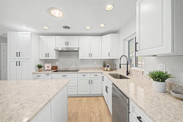 9472 TREASURE LANE NE, St Petersburg, FL 33702