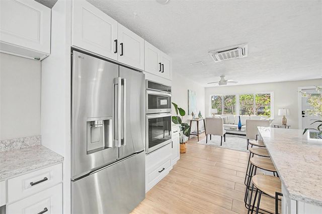 9472 TREASURE LANE NE, St Petersburg, FL 33702
