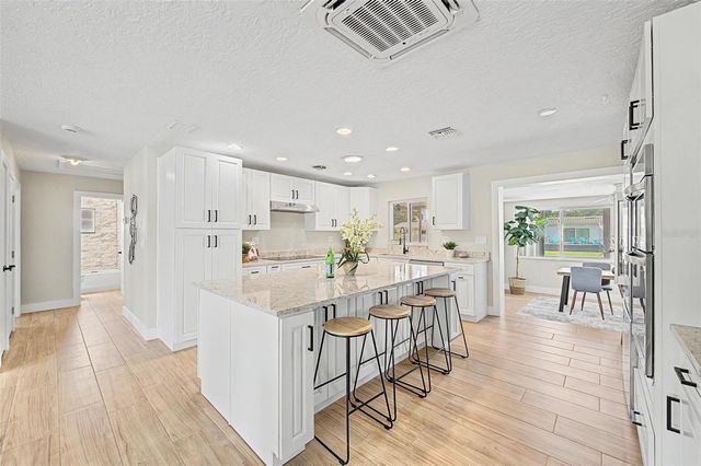 9472 TREASURE LANE NE, St Petersburg, FL 33702