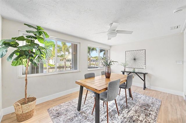 9472 TREASURE LANE NE, St Petersburg, FL 33702