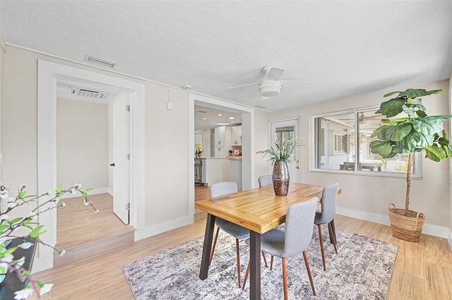 9472 TREASURE LANE NE, St Petersburg, FL 33702