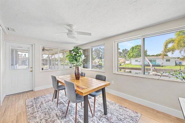 9472 TREASURE LANE NE, St Petersburg, FL 33702