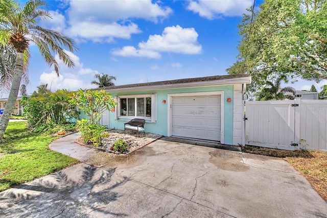 9472 TREASURE LANE NE, St Petersburg, FL 33702