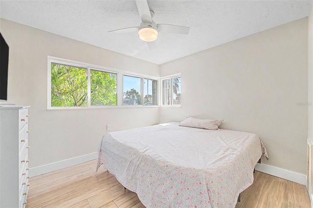 9472 TREASURE LANE NE, St Petersburg, FL 33702