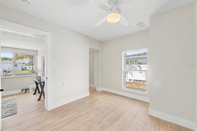 9472 TREASURE LANE NE, St Petersburg, FL 33702