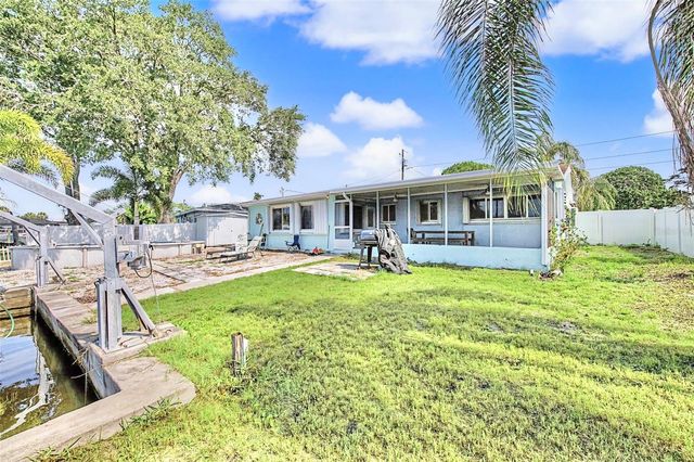 9472 TREASURE LANE NE, St Petersburg, FL 33702