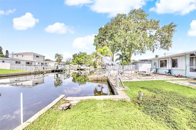 9472 TREASURE LANE NE, St Petersburg, FL 33702