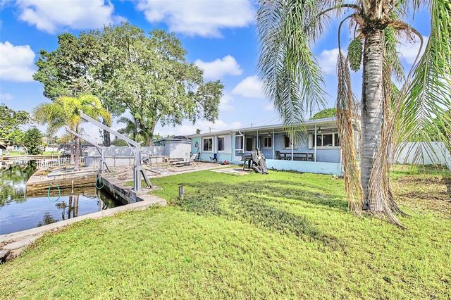 9472 TREASURE LANE NE, St Petersburg, FL 33702
