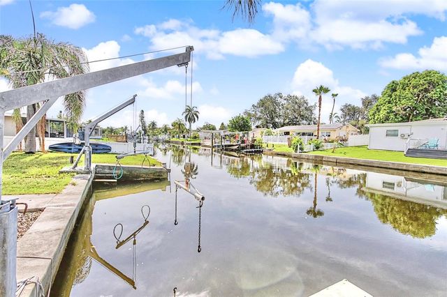 9472 TREASURE LANE NE, St Petersburg, FL 33702