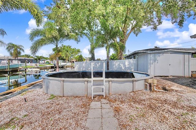 9472 TREASURE LANE NE, St Petersburg, FL 33702