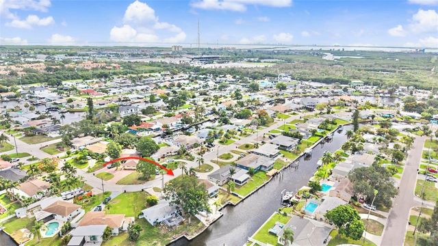 9472 TREASURE LANE NE, St Petersburg, FL 33702