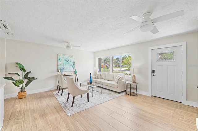 9472 TREASURE LANE NE, St Petersburg, FL 33702