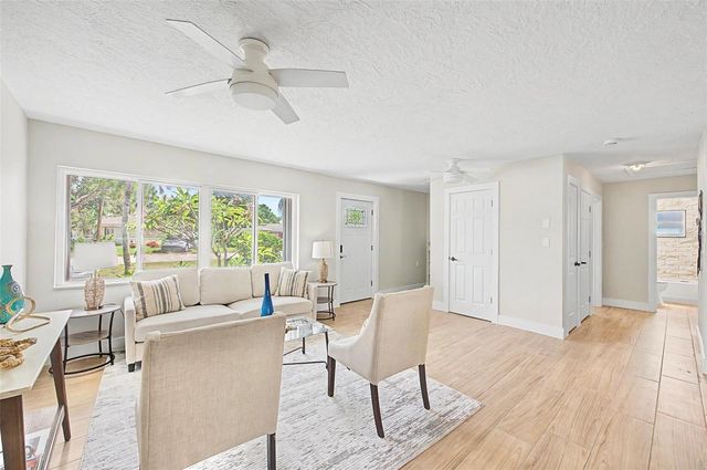 9472 TREASURE LANE NE, St Petersburg, FL 33702