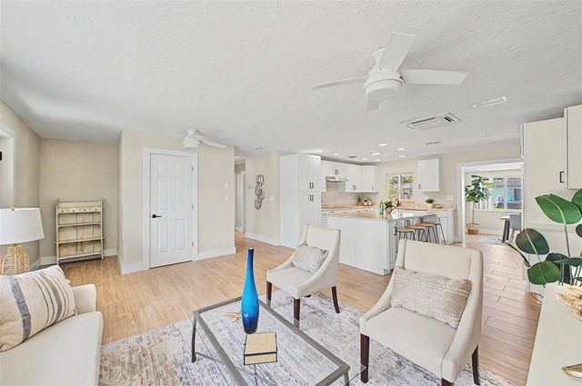 9472 TREASURE LANE NE, St Petersburg, FL 33702