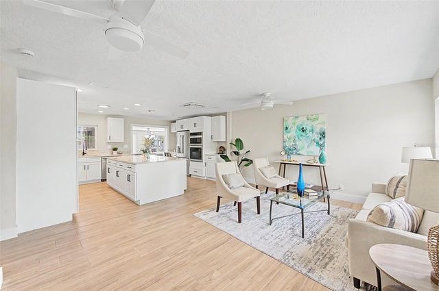 9472 TREASURE LANE NE, St Petersburg, FL 33702