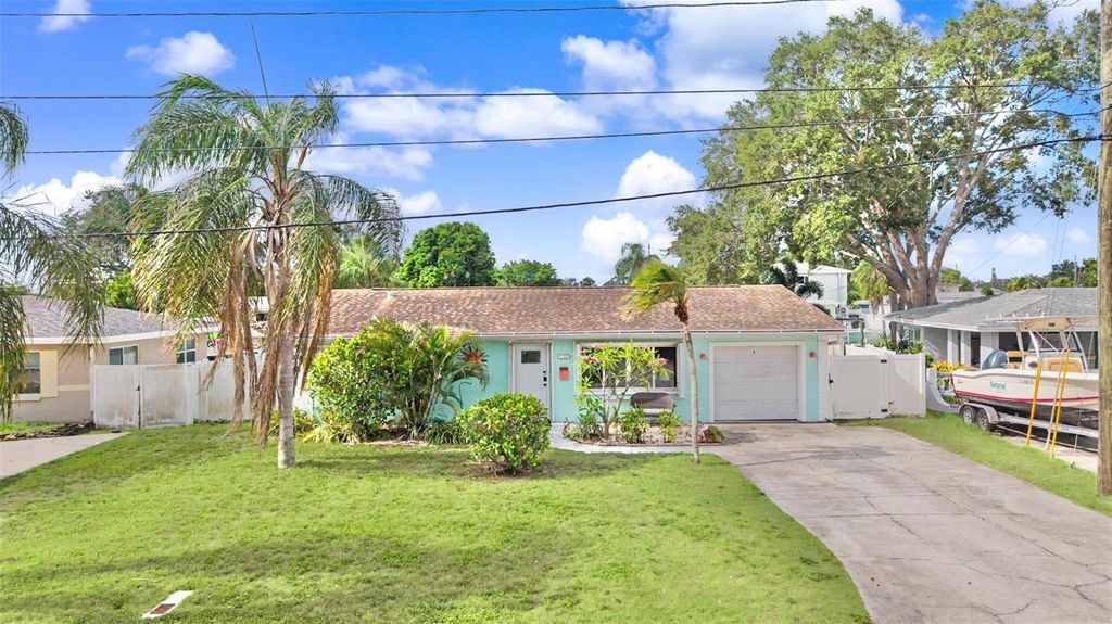 9472 TREASURE LANE NE, St Petersburg, FL 33702