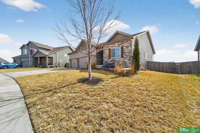 18807 Cottonwood Street, Omaha, NE 68136