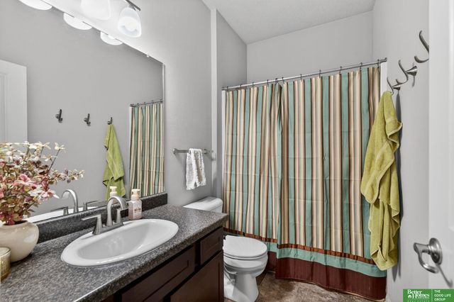 18807 Cottonwood Street, Omaha, NE 68136