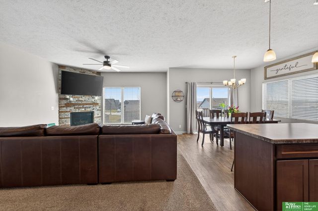 18807 Cottonwood Street, Omaha, NE 68136