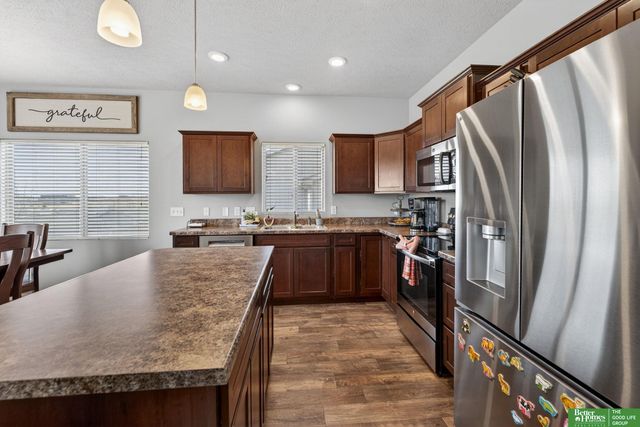 18807 Cottonwood Street, Omaha, NE 68136