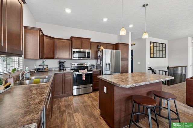 18807 Cottonwood Street, Omaha, NE 68136