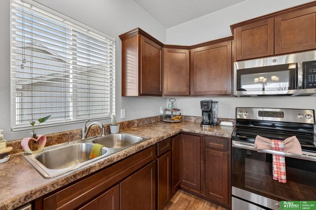 18807 Cottonwood Street, Omaha, NE 68136