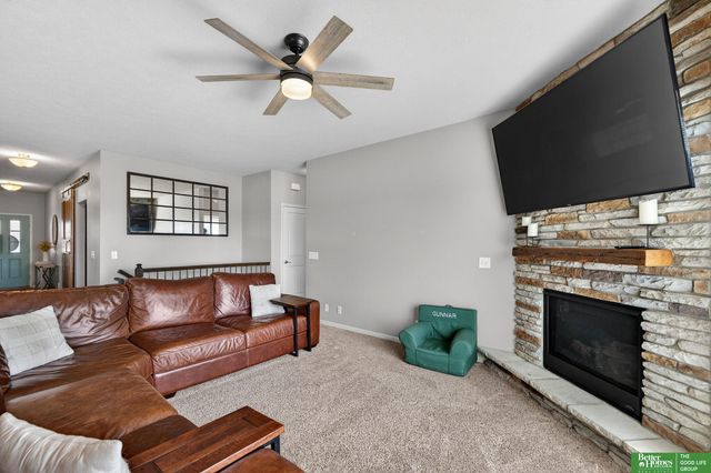 18807 Cottonwood Street, Omaha, NE 68136