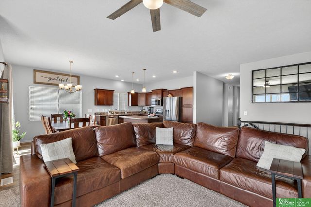 18807 Cottonwood Street, Omaha, NE 68136