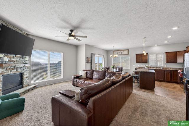 18807 Cottonwood Street, Omaha, NE 68136