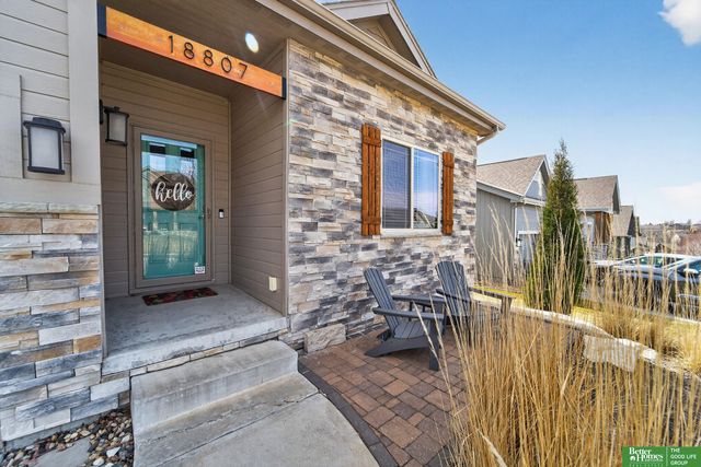 18807 Cottonwood Street, Omaha, NE 68136